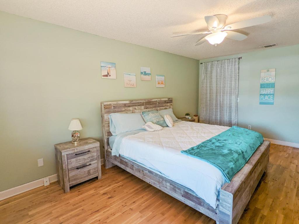 Sun & Fun 3BR Beach Home with Pool & Tiki Bar photo 2