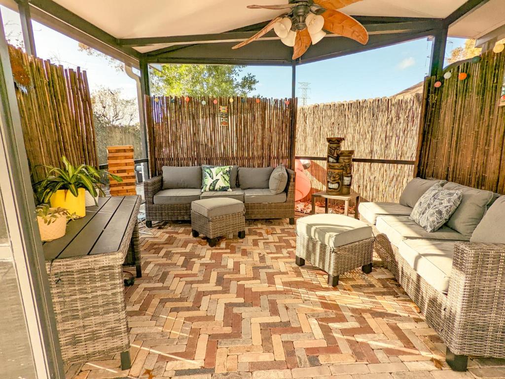 Sun & Fun 3BR Beach Home with Pool & Tiki Bar photo 4