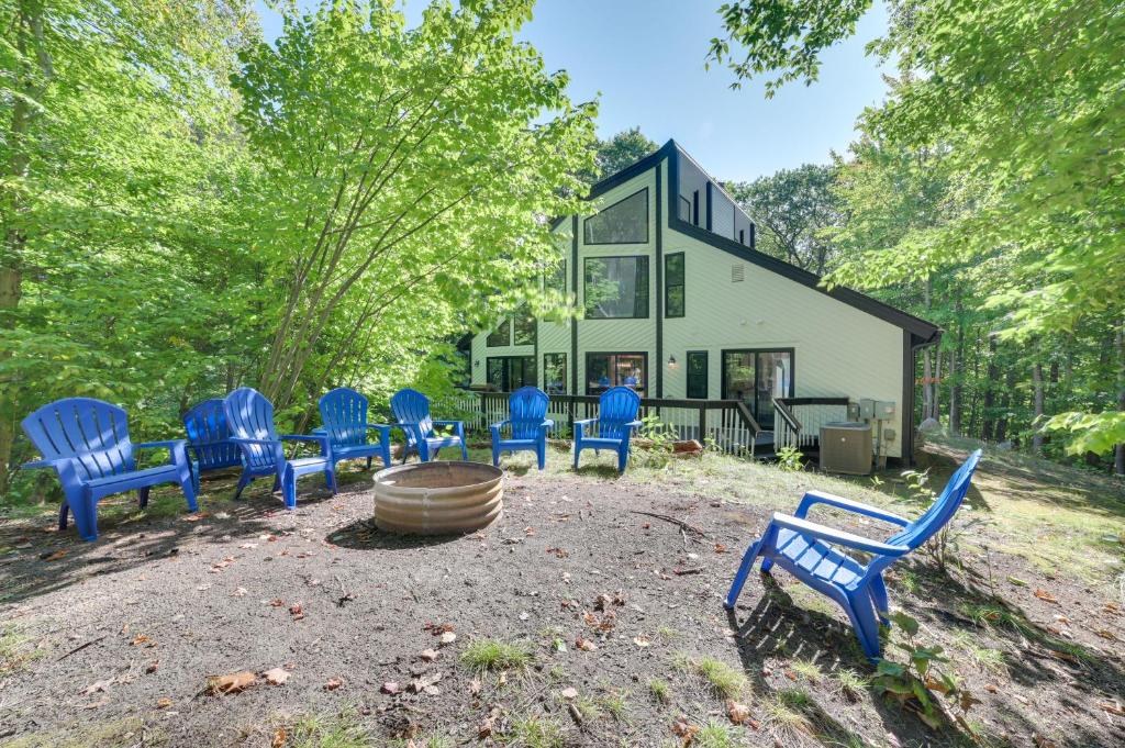 Spacious Harbor Springs Home with Fire Pit and Grill! photo 2