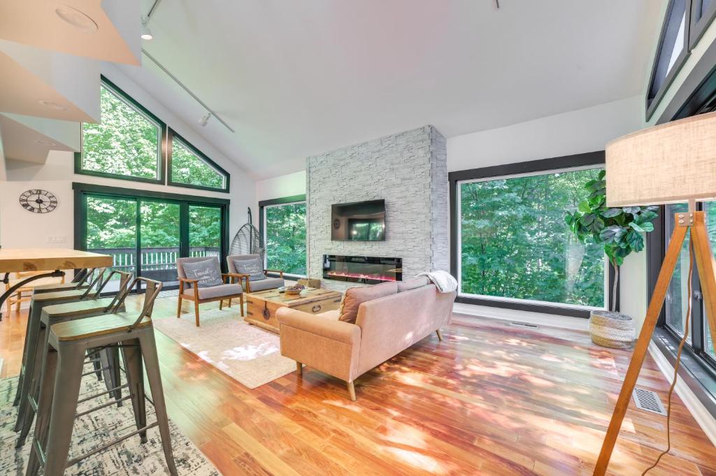 Spacious Harbor Springs Home with Fire Pit and Grill! photo 1