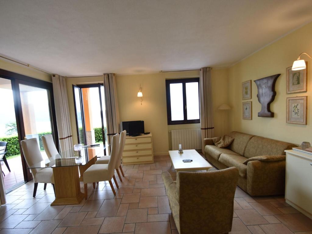 Spacious apartment near Lake Maggiore with pool photo 1