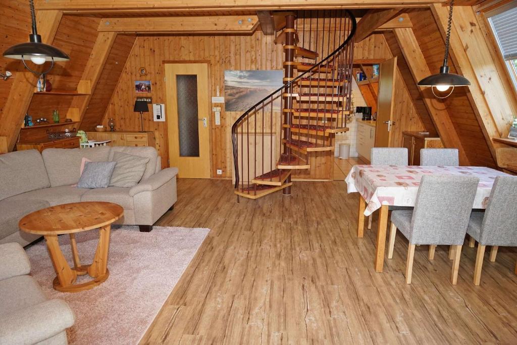 Zeltdachhaus mit Parkplatz vor der Haustür photo 3