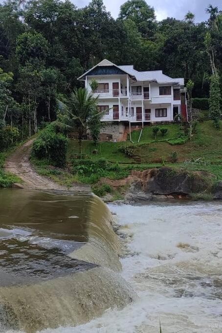 River front 4 BR Private foodie villa munnar photo 2