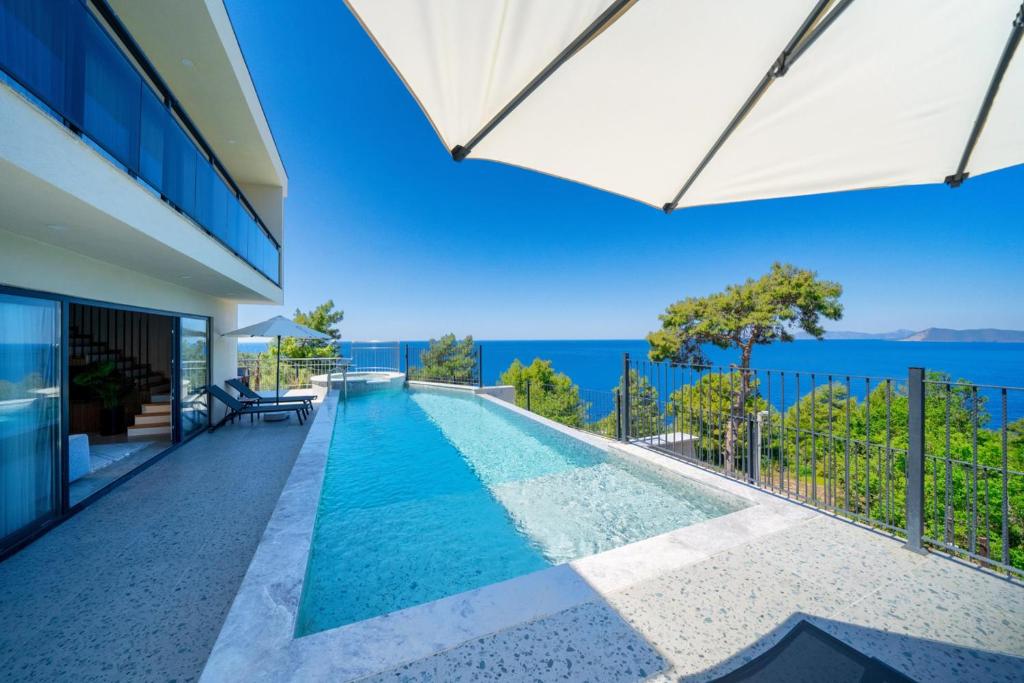 Villa Larissa with Sea View photo 2
