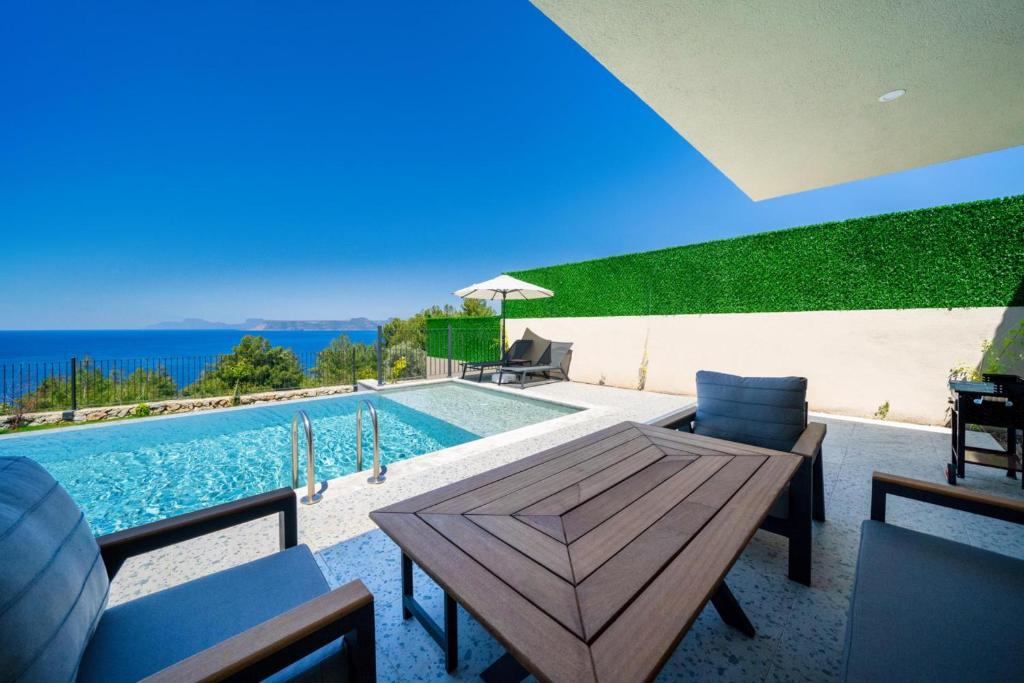 Villa Larissa with Sea View photo 4