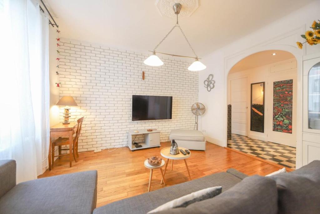 Cozy comfort 3 mins from the lake - parking