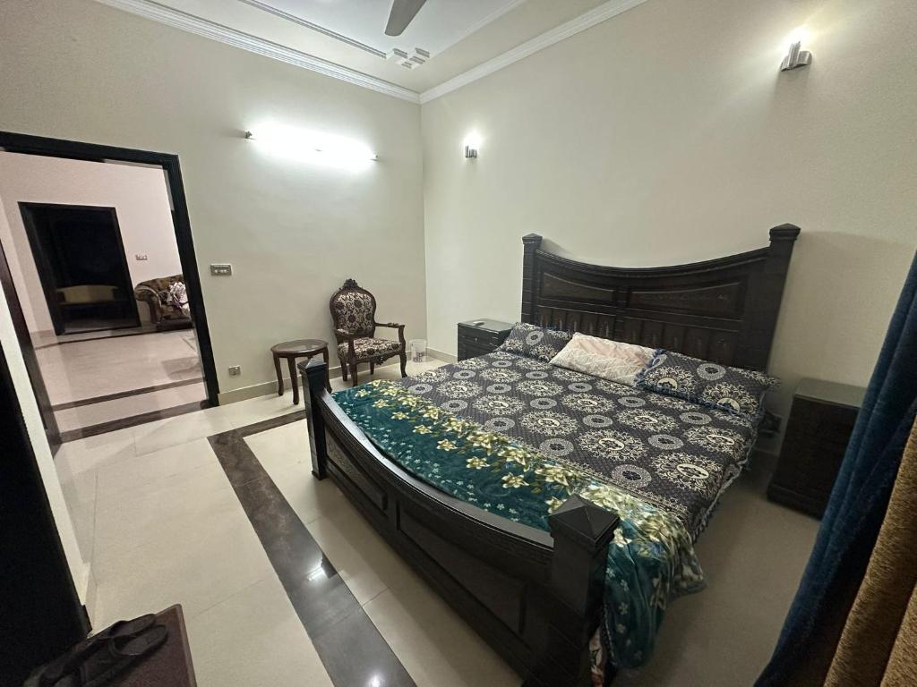 Bahria Town - 10 Marla 2 Bed rooms Portion for families only photo 4