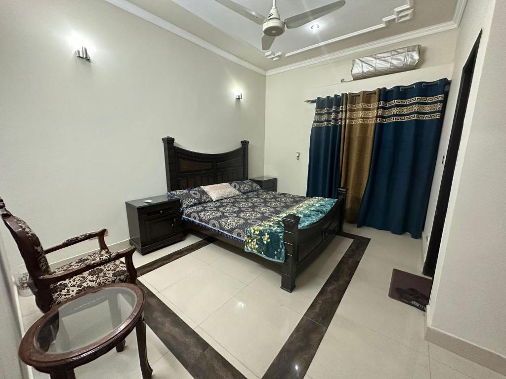 Bahria Town - 10 Marla 2 Bed rooms Portion for families only photo 1