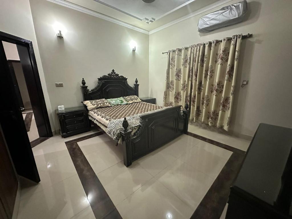 Bahria Town - 10 Marla 2 Bed rooms Portion for families only photo 2