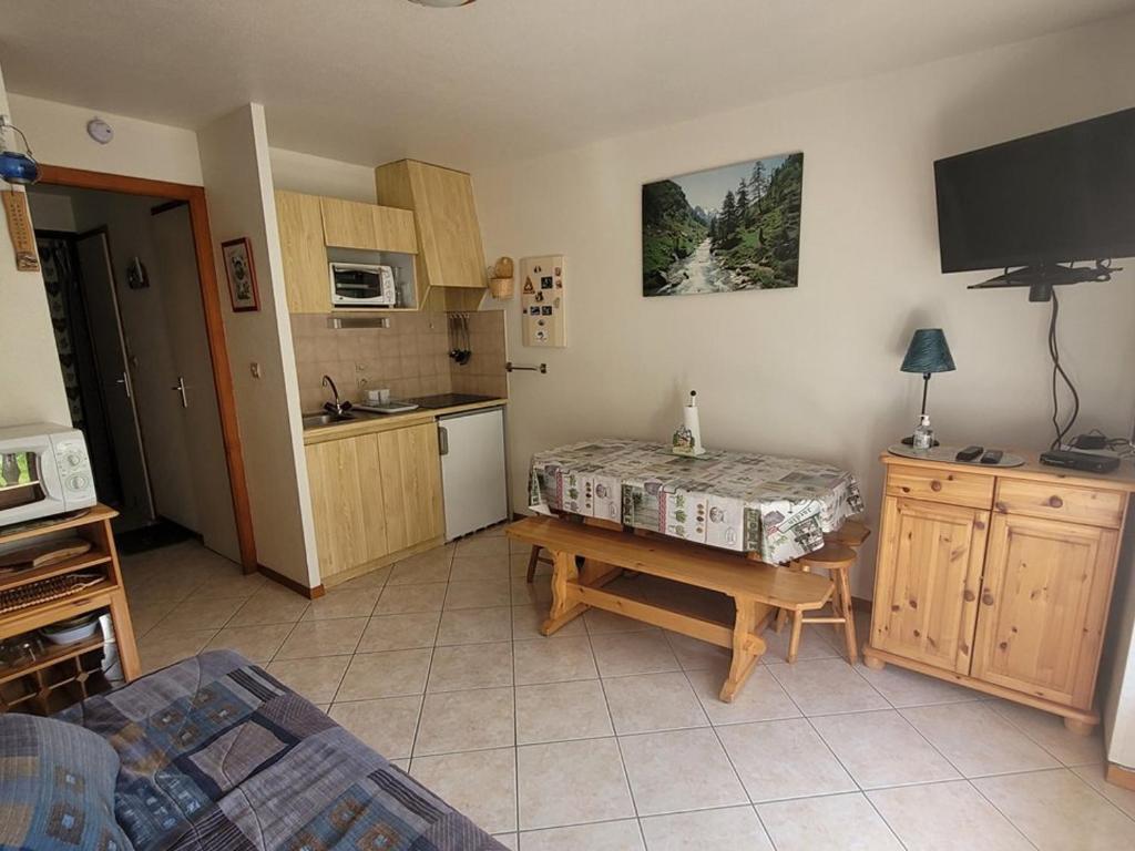 Studio Le Biot, 1 pièce, 4 personnes - FR-1-573-95 photo 1