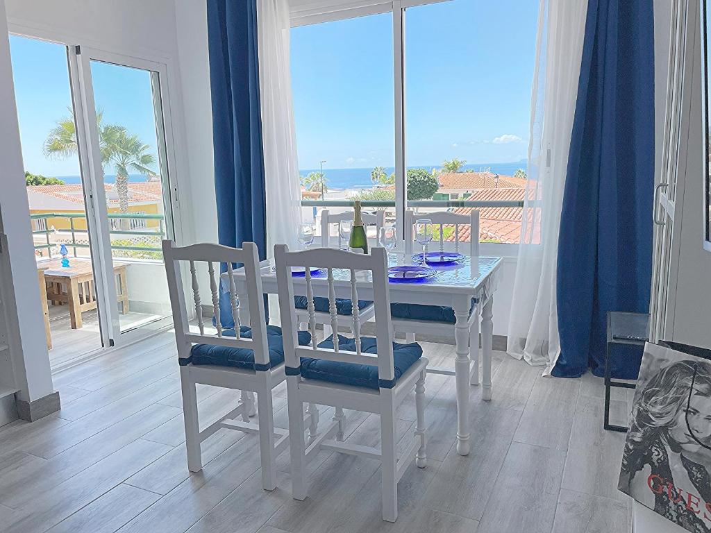 Newly renovated apartment with 2 terrace, 2 bedroom, 5min beach photo 1