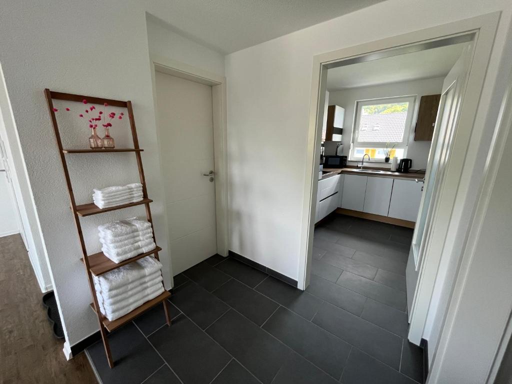 Premium Apartment 75qm 3 Zimmer Küche, Balkon, Smart TV, WiFi photo 3