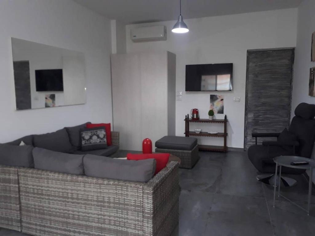 Studio In Dbayeh In A Prime Location, Wifi, 38sqm photo 4