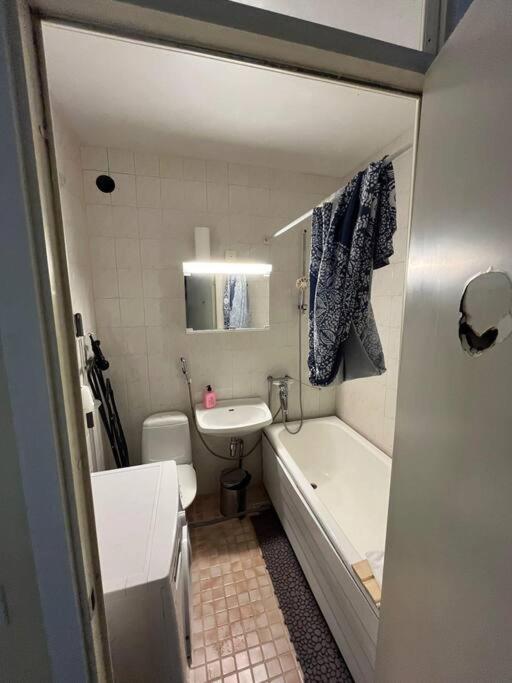 Kotimaailma - Kaksio Tikkurilan palveluiden lähistöllä photo 3