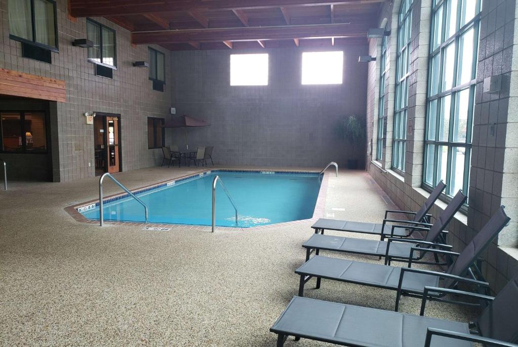 Wingate by Wyndham Coon Rapids photo 3