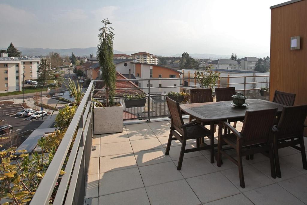 Home on the roof w calm and tranquility photo 4
