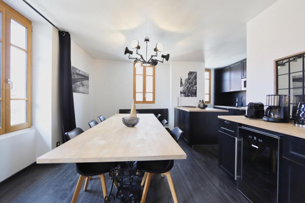 2 bd apartment with sauna in the center of Annecy