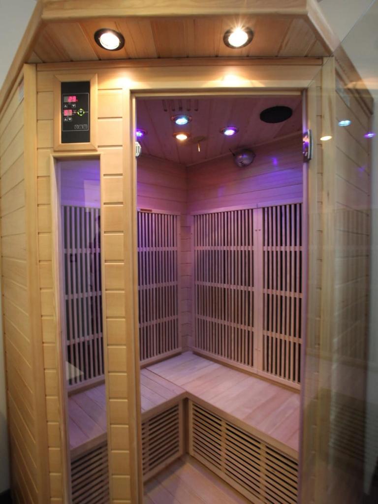 2 bd apartment with sauna in the center of Annecy photo 1