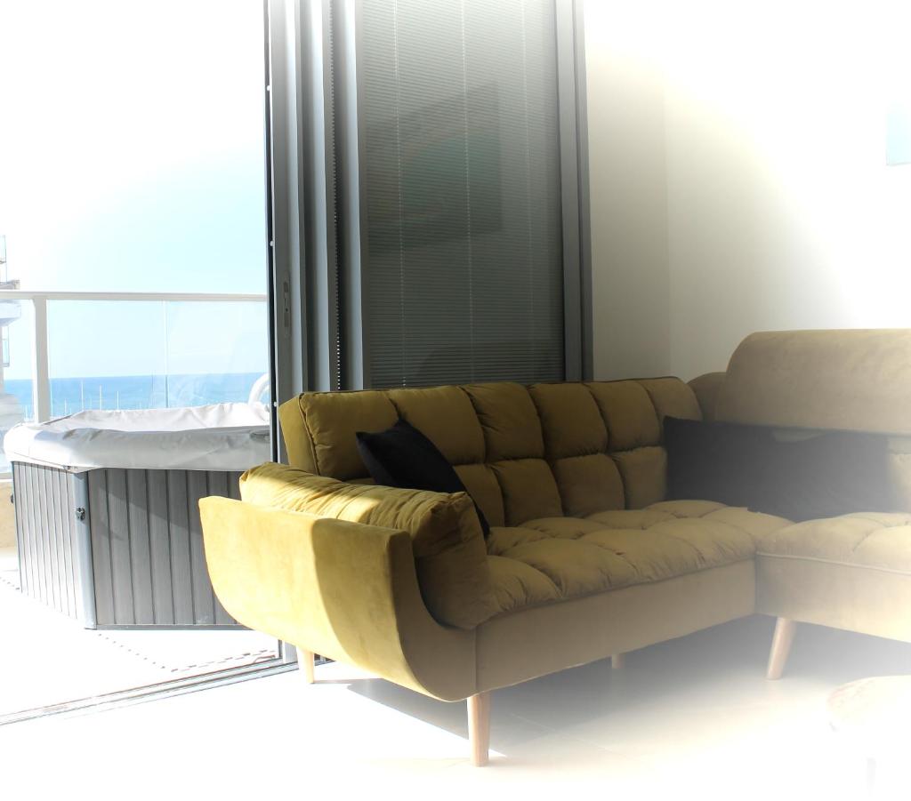 Private Jacuzzi, Beach View, Gym, Low Fee For Off-Site Indoor Pool, Spa & Kosher Breakfast ג'קוזי פרטי אם נוף ים, אפשרות לארוחת בוקר כשר, בריכה מקורה, וספא בתשלום ממש מוזל photo 1