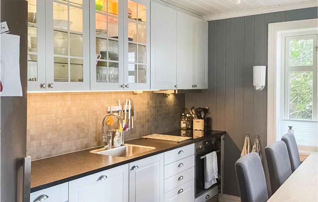 Awesome Home In Skjrhalden With 4 Bedrooms photo 3