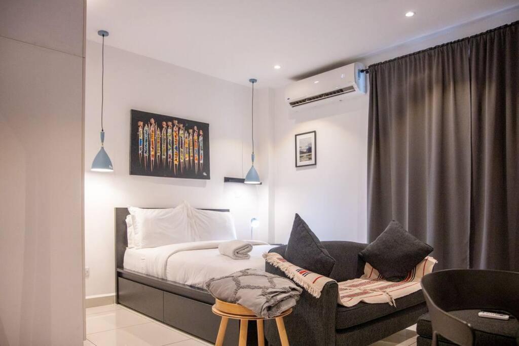 Cosy Suite @Embassy Gardens photo 4