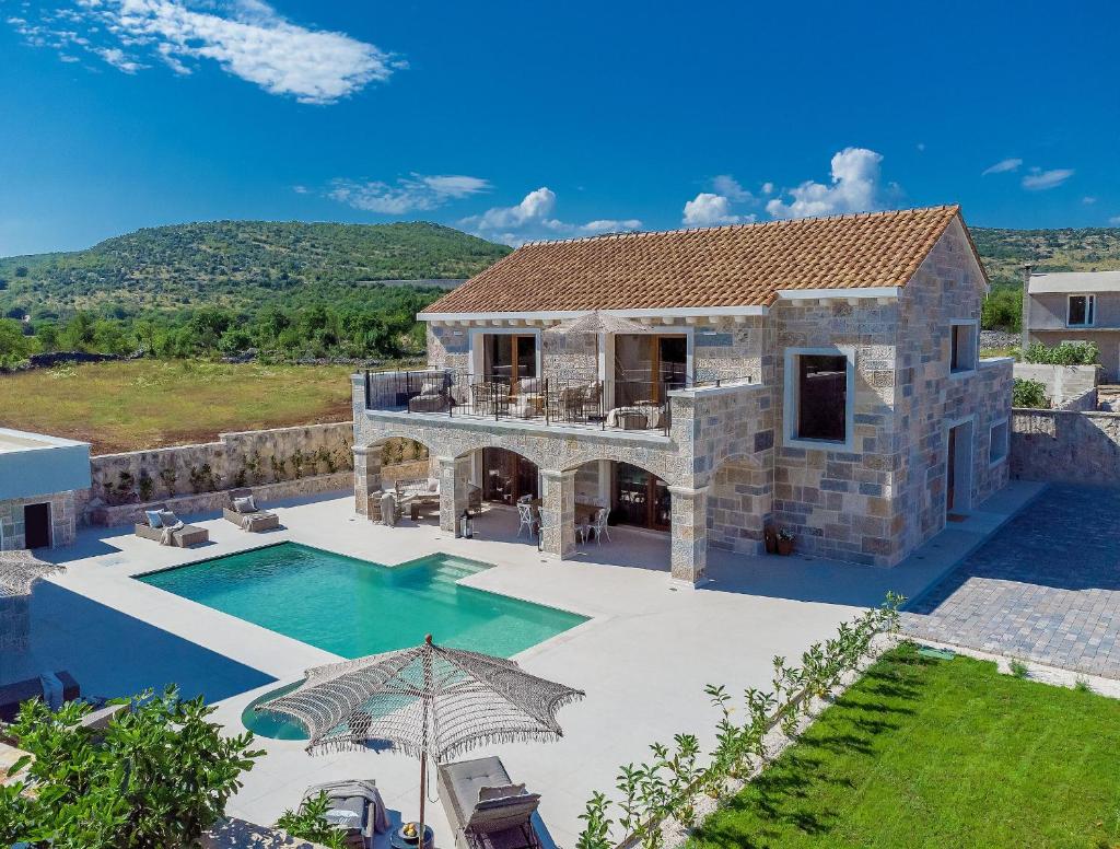 Villa Cera photo 1