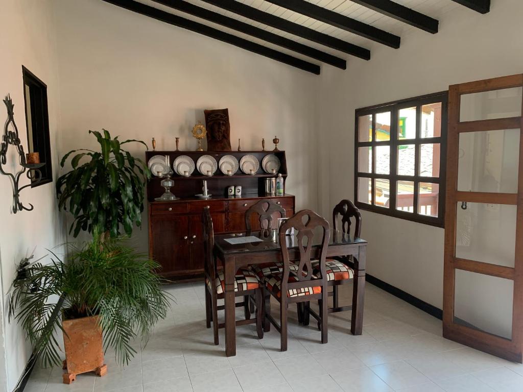 Casa linda jardín