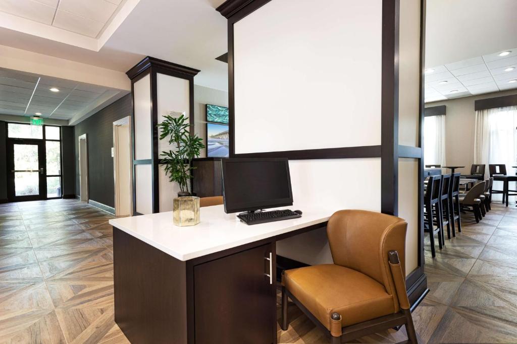 DoubleTree by Hilton Charleston Mount Pleasant photo 4