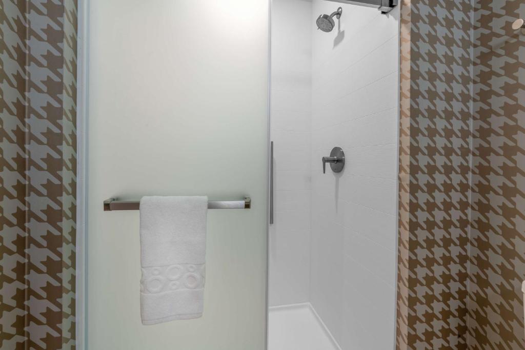 Home2 Suites by Hilton Pocatello - Tap to explore photos