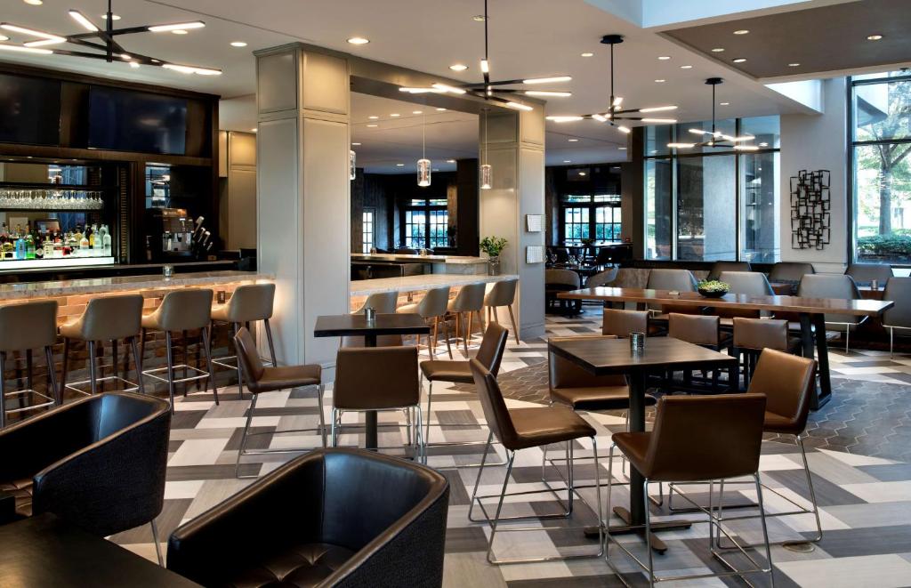 Embassy Suites by Hilton Bethesda Washington DC photo 3