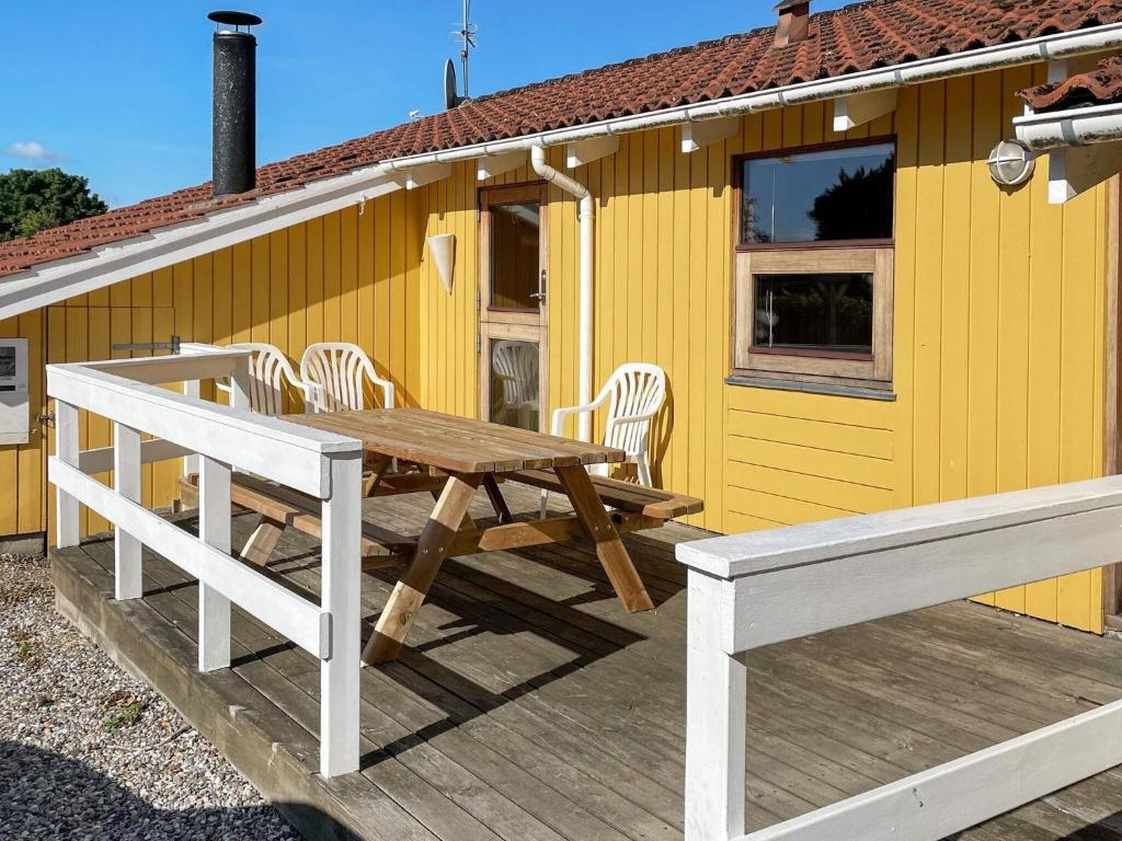 Three-Bedroom Holiday home in Juelsminde 17 photo 2