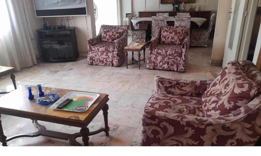 New Jdeideh, Furnished Apt, Great Location,parking photo 3