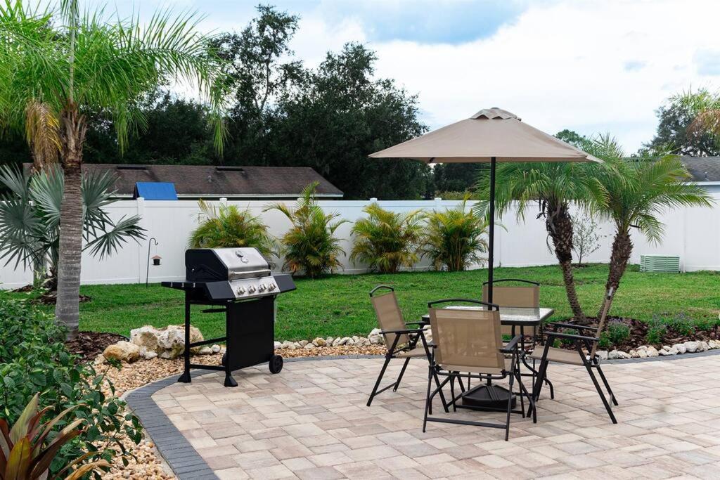 Tropical Backyard Paradise, Hot Tub, Fenced yard image