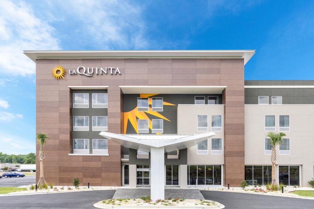 La Quinta Inn & Suites by Wyndham Valdosta photo 2