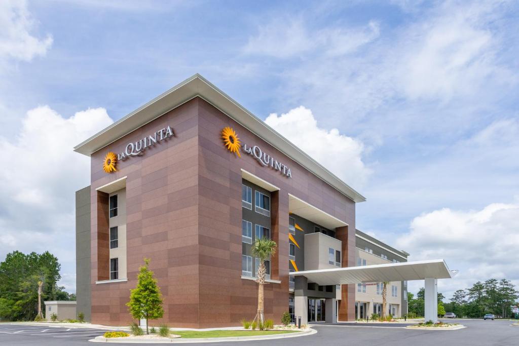 La Quinta Inn & Suites by Wyndham Valdosta photo 3