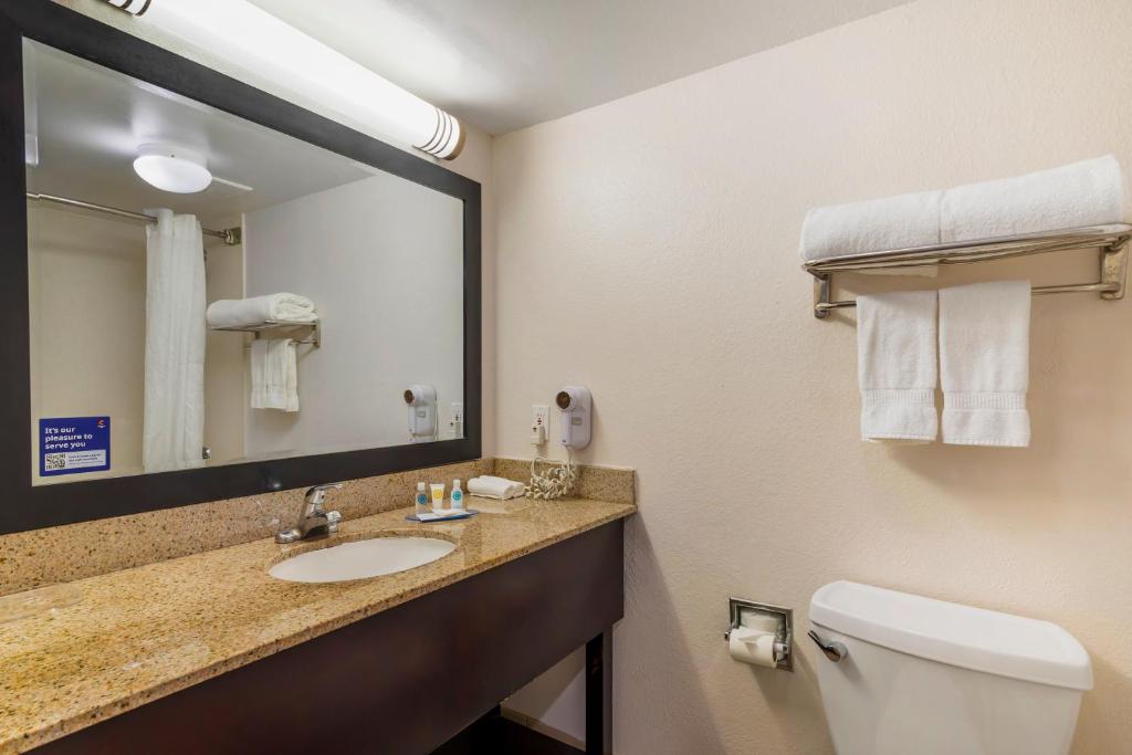 Comfort Inn Alpharetta - Atlanta North - Tap to explore photos