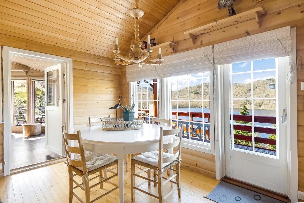 Gemütliches helles Ferienhaus am See mit Panoramaseeblick + Hütte und nahe Meer photo 4