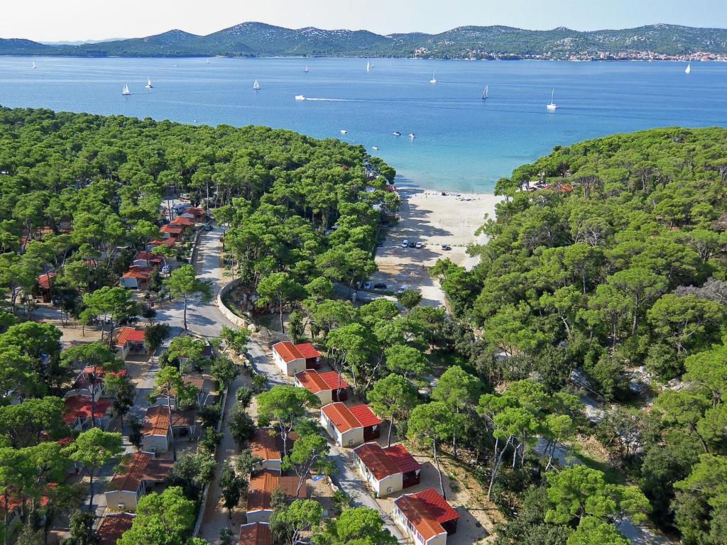 Comfortable chalet with two bathrooms at 31 km from Zadar photo 1
