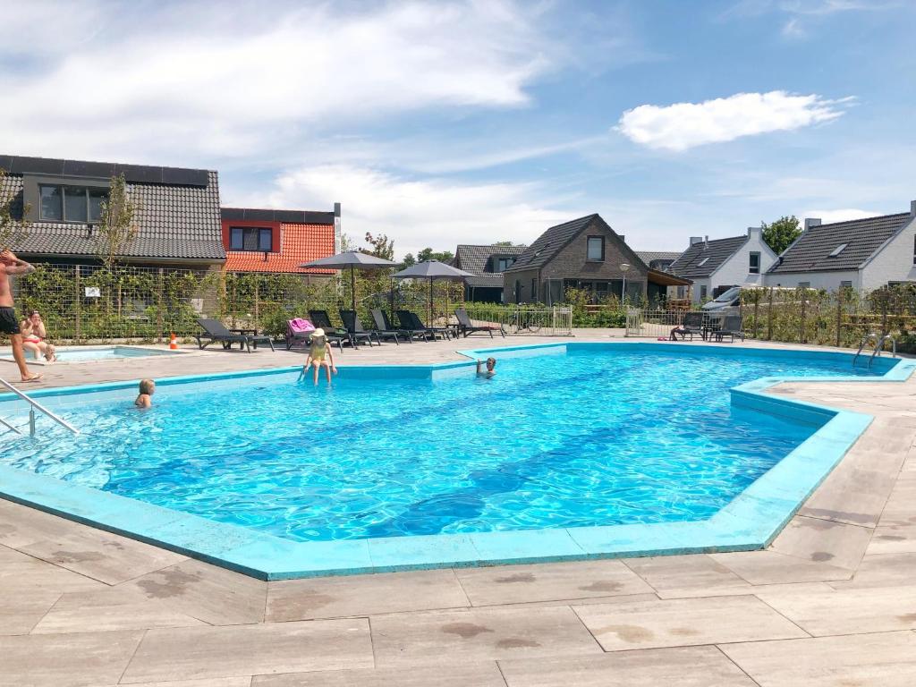 Bungalow 71 op Recreatiepark De Wielen photo 2
