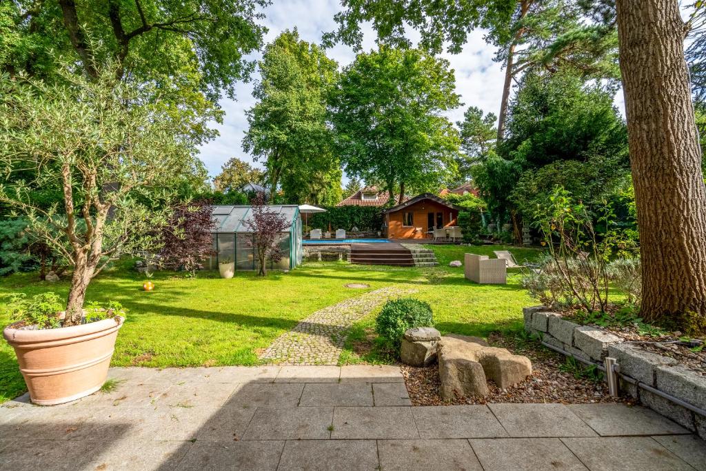 Luxury Hideaway with Garden and Sauna photo 3