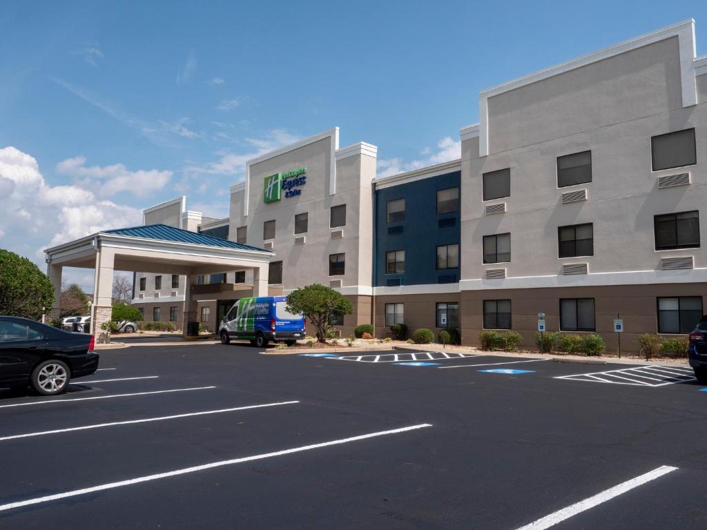Holiday Inn Express & Suites Greenville Airport, an IHG Hotel image
