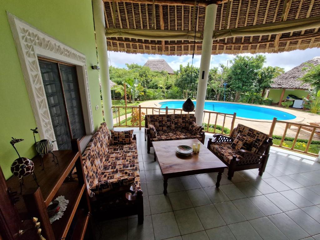 Paradiesische Villa Maisha Mazuri mit Pool. Terrasse und Personal photo 2
