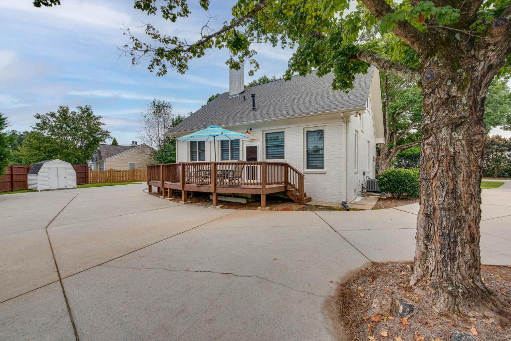 Welcoming Norcross Cottage with Deck and Shared Grill! photo 2