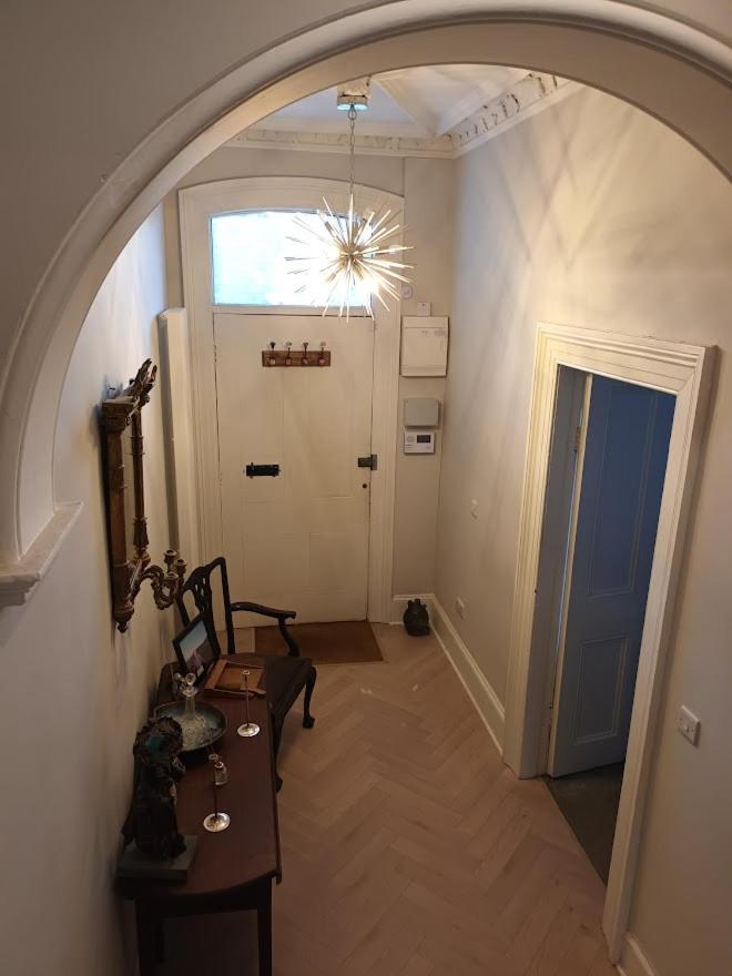 Eglinton Road - Super King - Ensuite photo 1