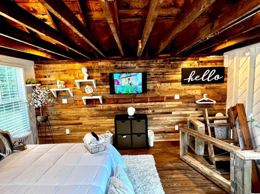 Tiny House Hideaway with King Bed photo 4