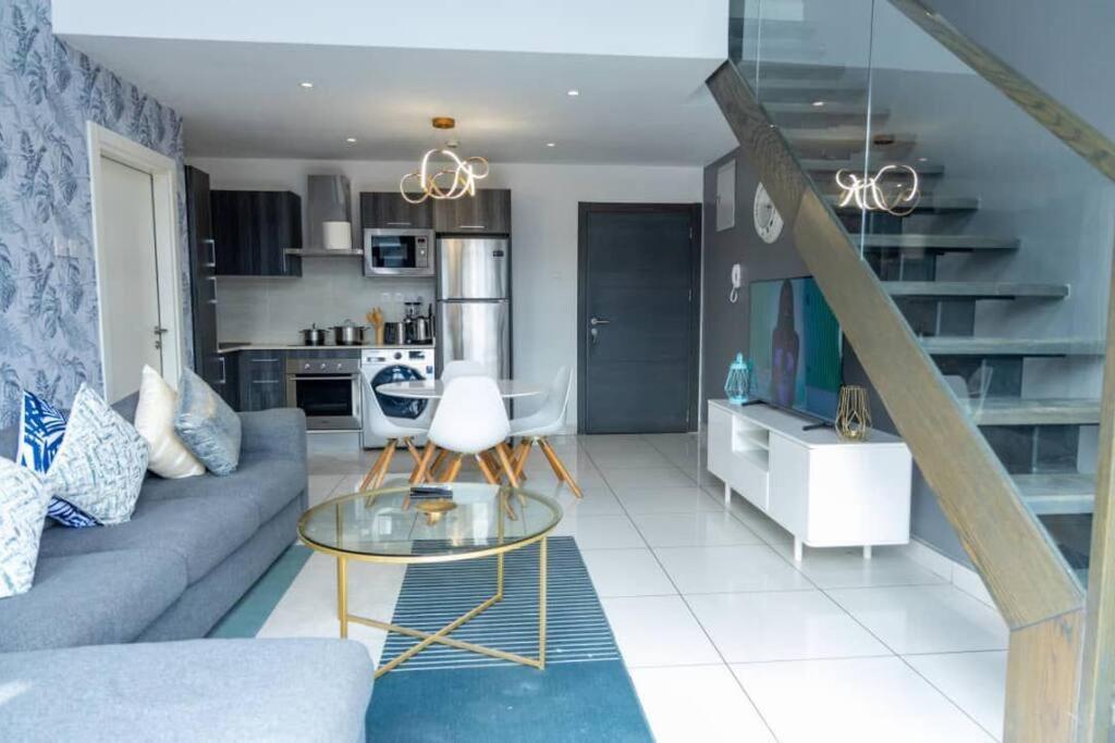 2 Bed Loft @ Embassy Gardens photo 3