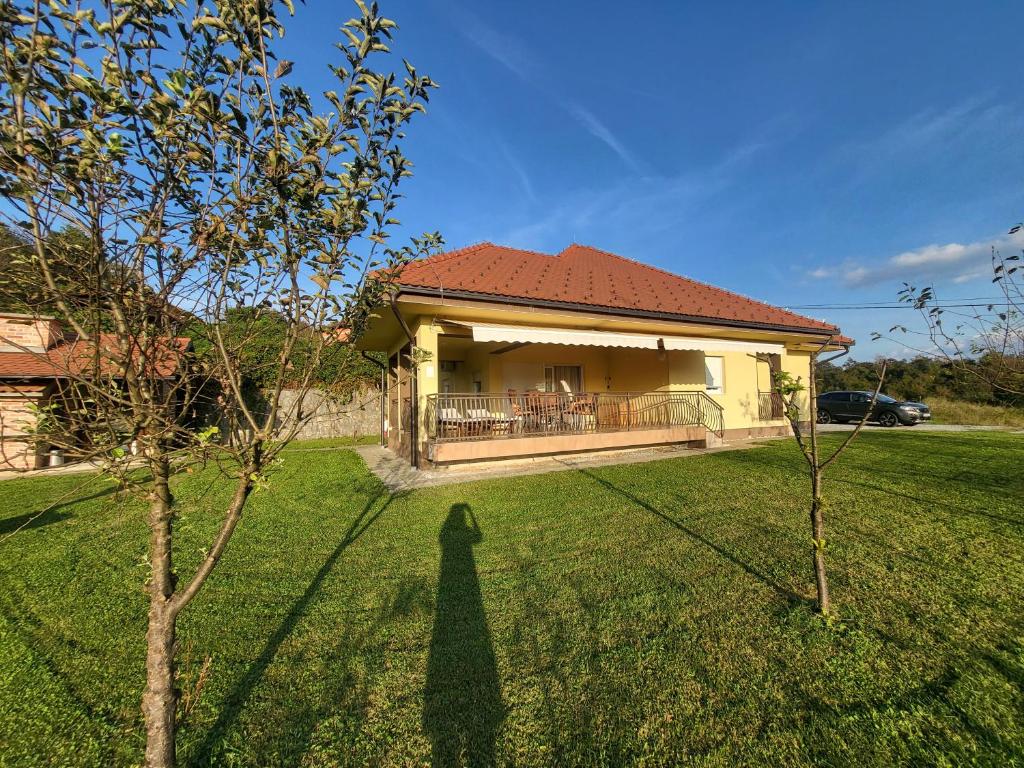 Beautiful home "Yellow Secret" with 2 bedrooms, big terrace and backyard photo 4