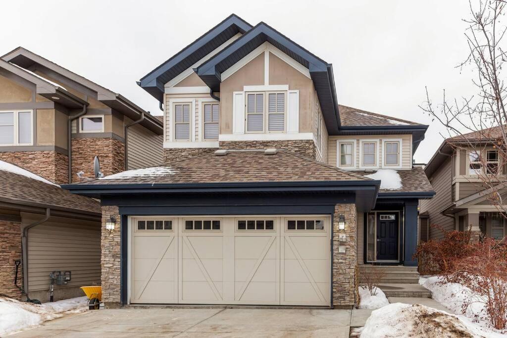 Shop, Dine, and Comfort Family Home Henday Drive Gem photo 3