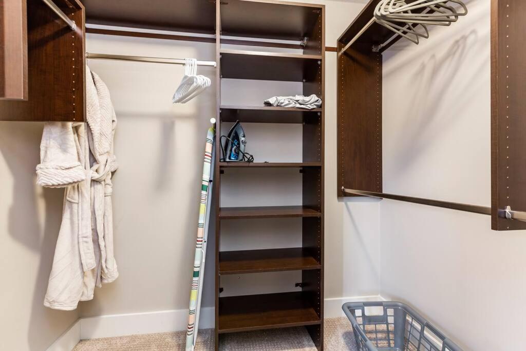 Shop, Dine, and Comfort Family Home Henday Drive Gem photo 4