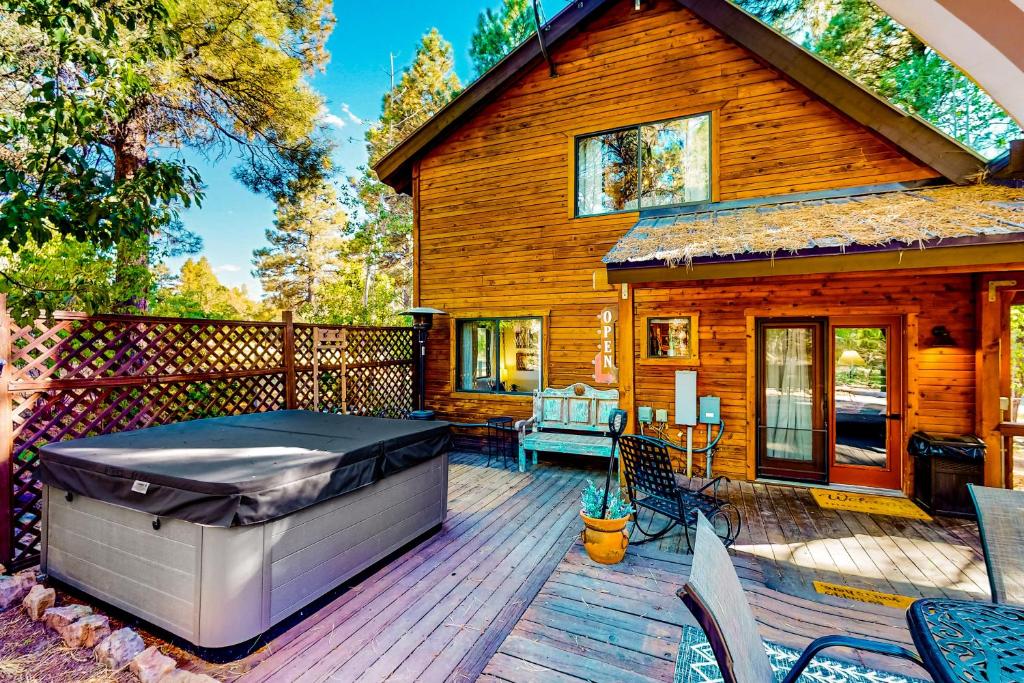 Cozy Bear Cabin- Main House photo 1